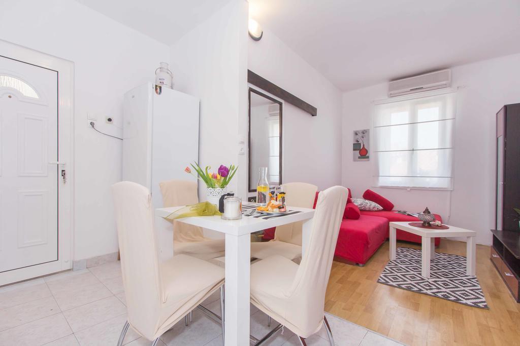 Red Valentino Apartment สปลิท ภายนอก รูปภาพ